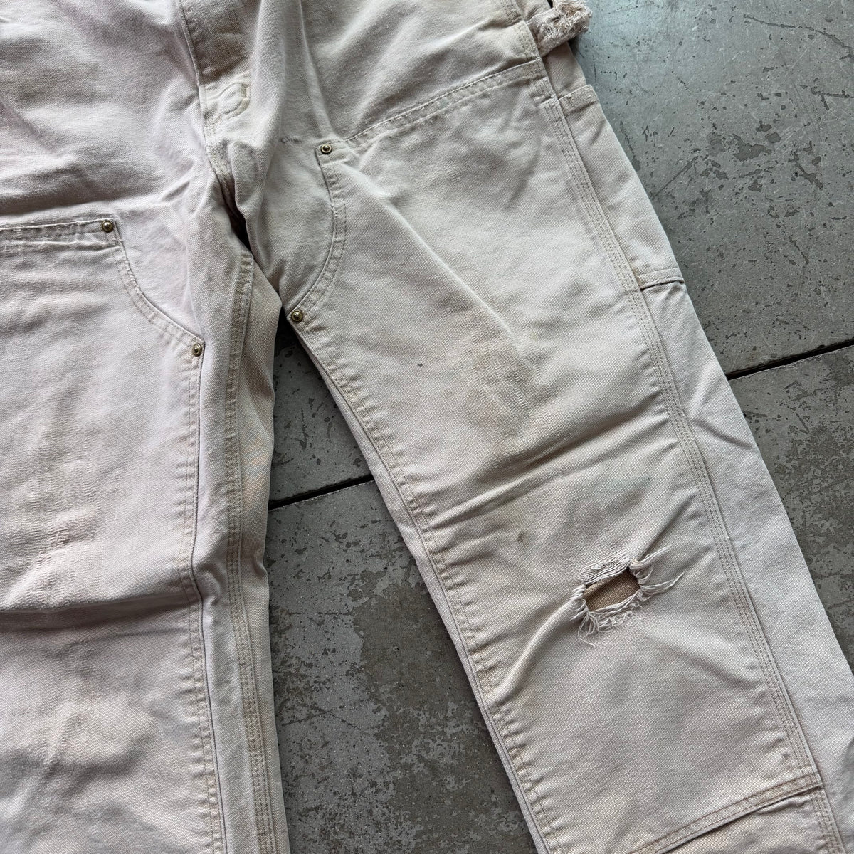 34x34 00s Thrashed Carhartt Double Knees
