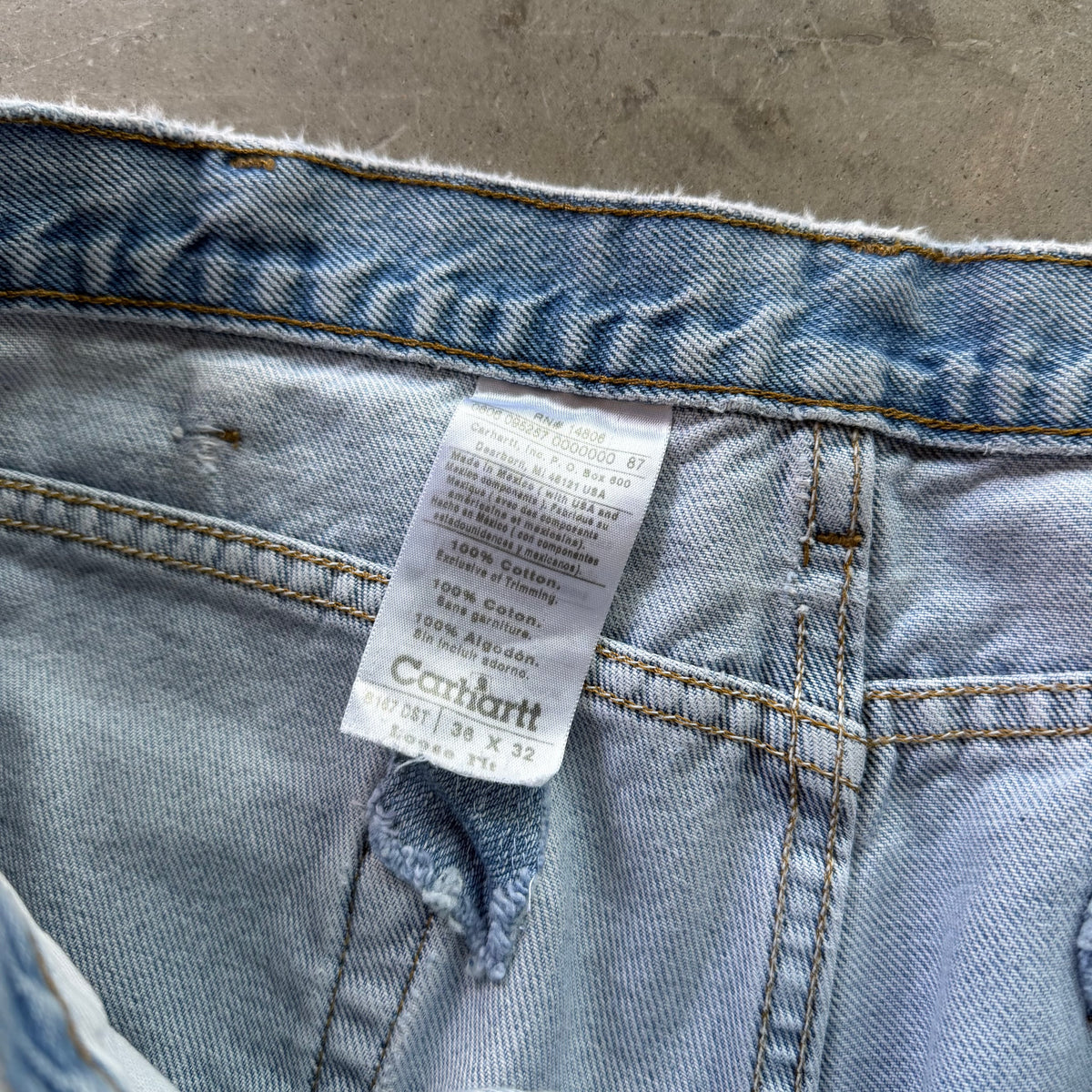 36x32 00s Distressed Carhartt Jeans