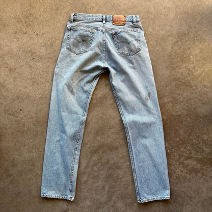 32x32 90s Light Wash Levi’s 501s