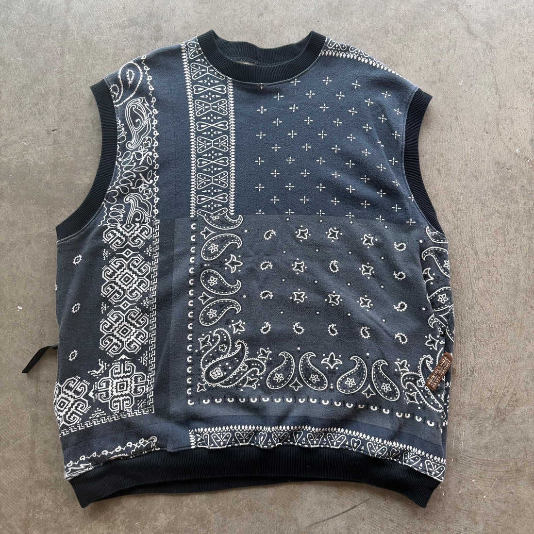 XL Kapital Sweater Vest Paisley