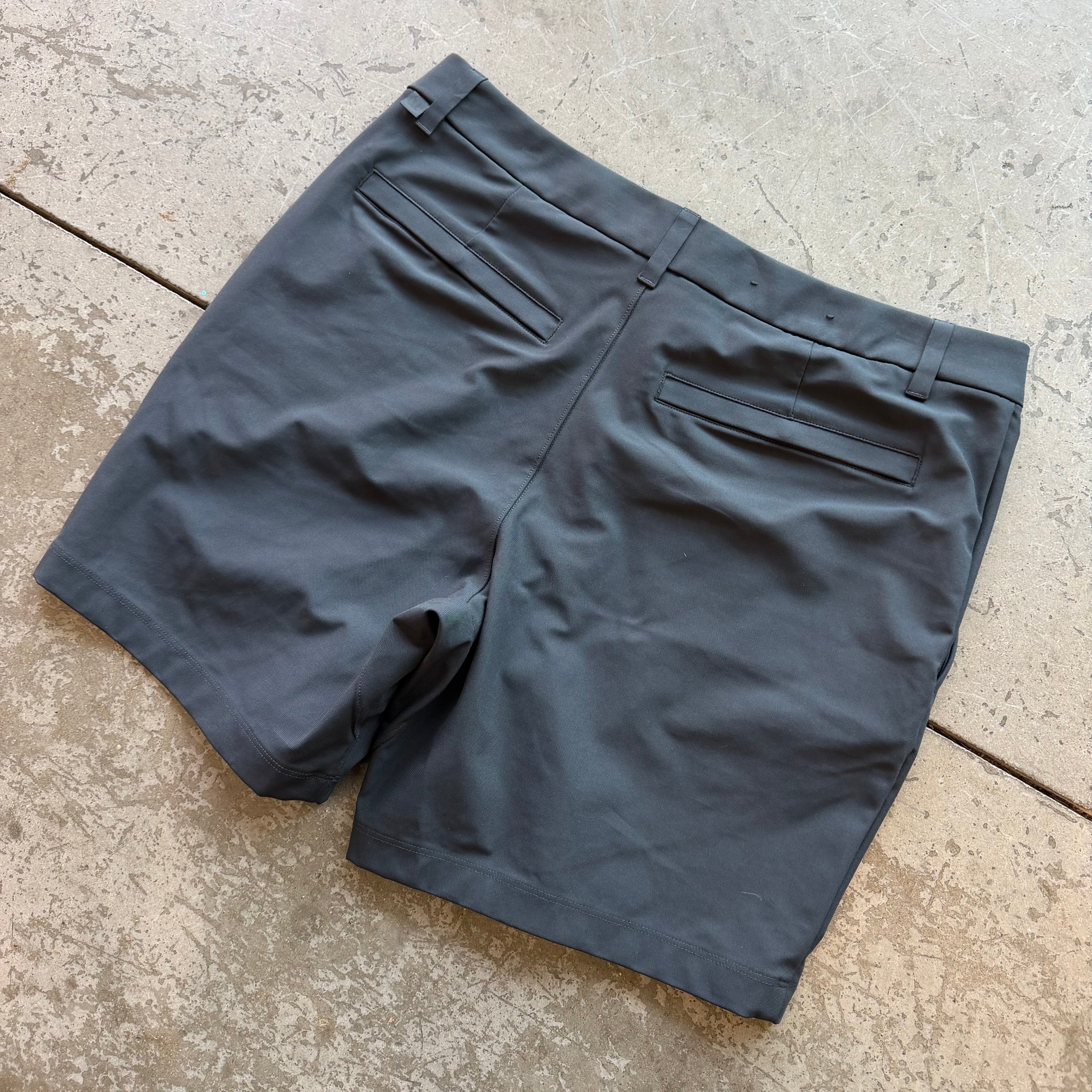 34w 7in Inseam Lulu Lemon Shorts