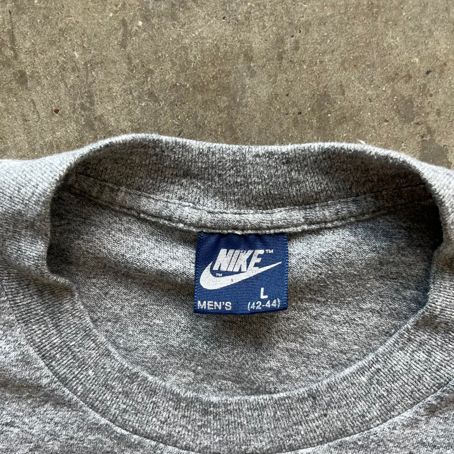 L 80s Nike Dome Print Tee