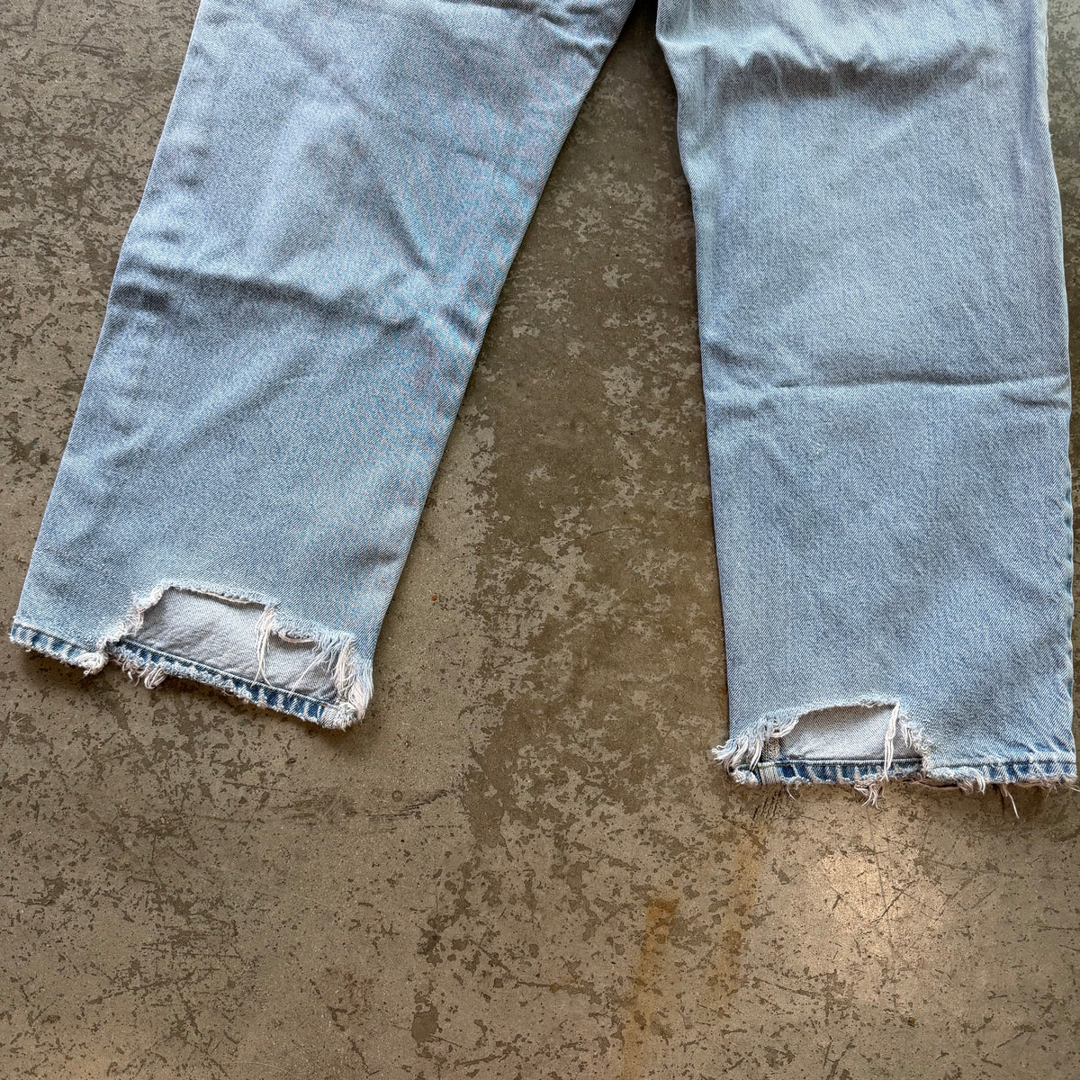 36x32 00s Distressed Carhartt Jeans