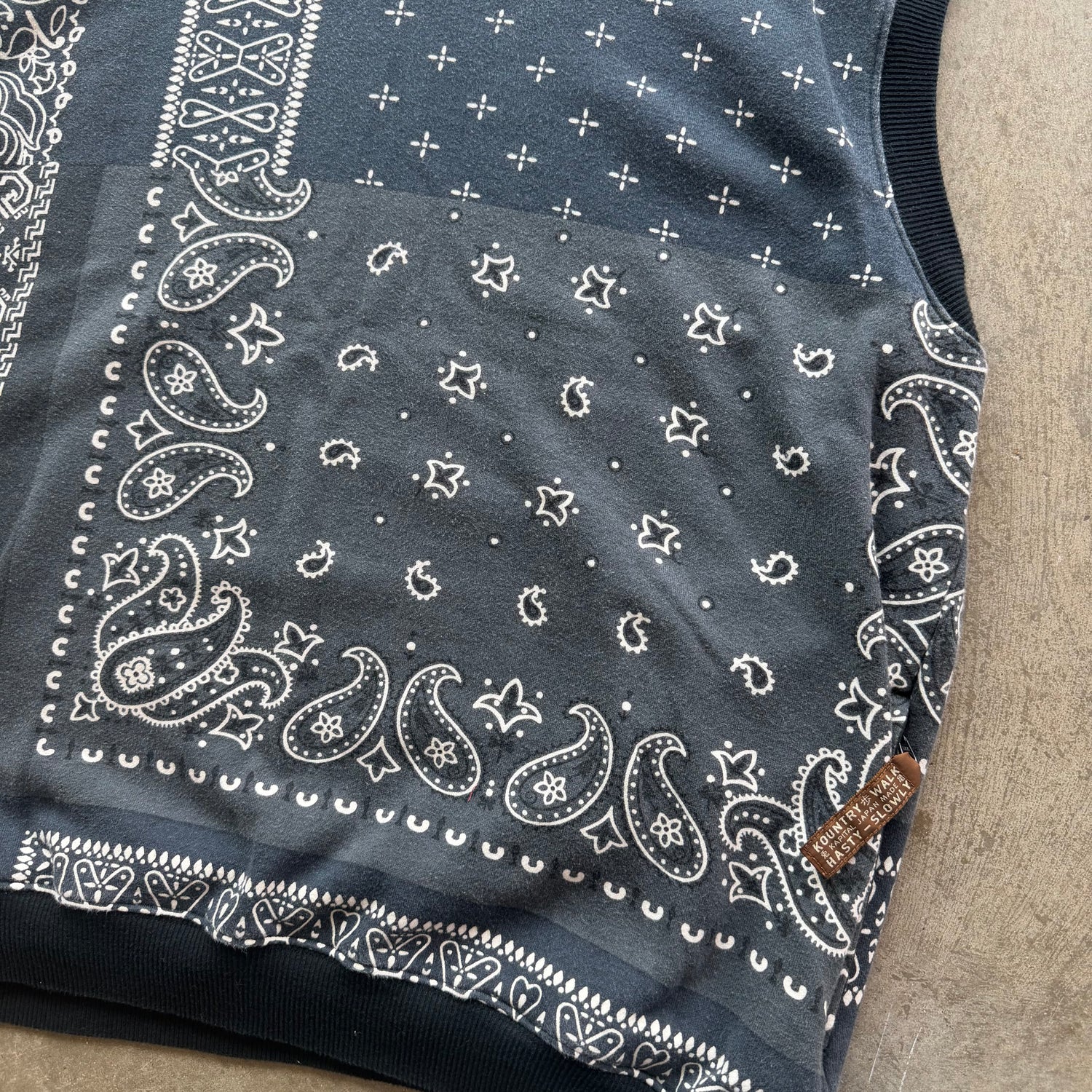 XL Kapital Sweater Vest Paisley