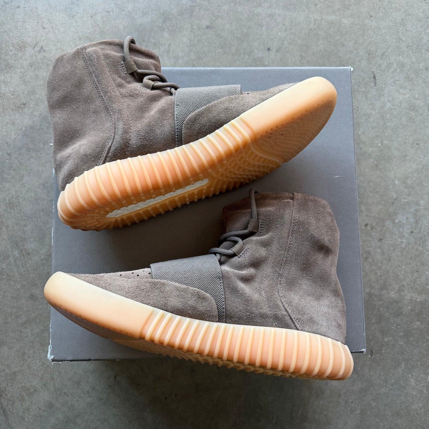 9.5 Used Yeezy 750 Chocolate