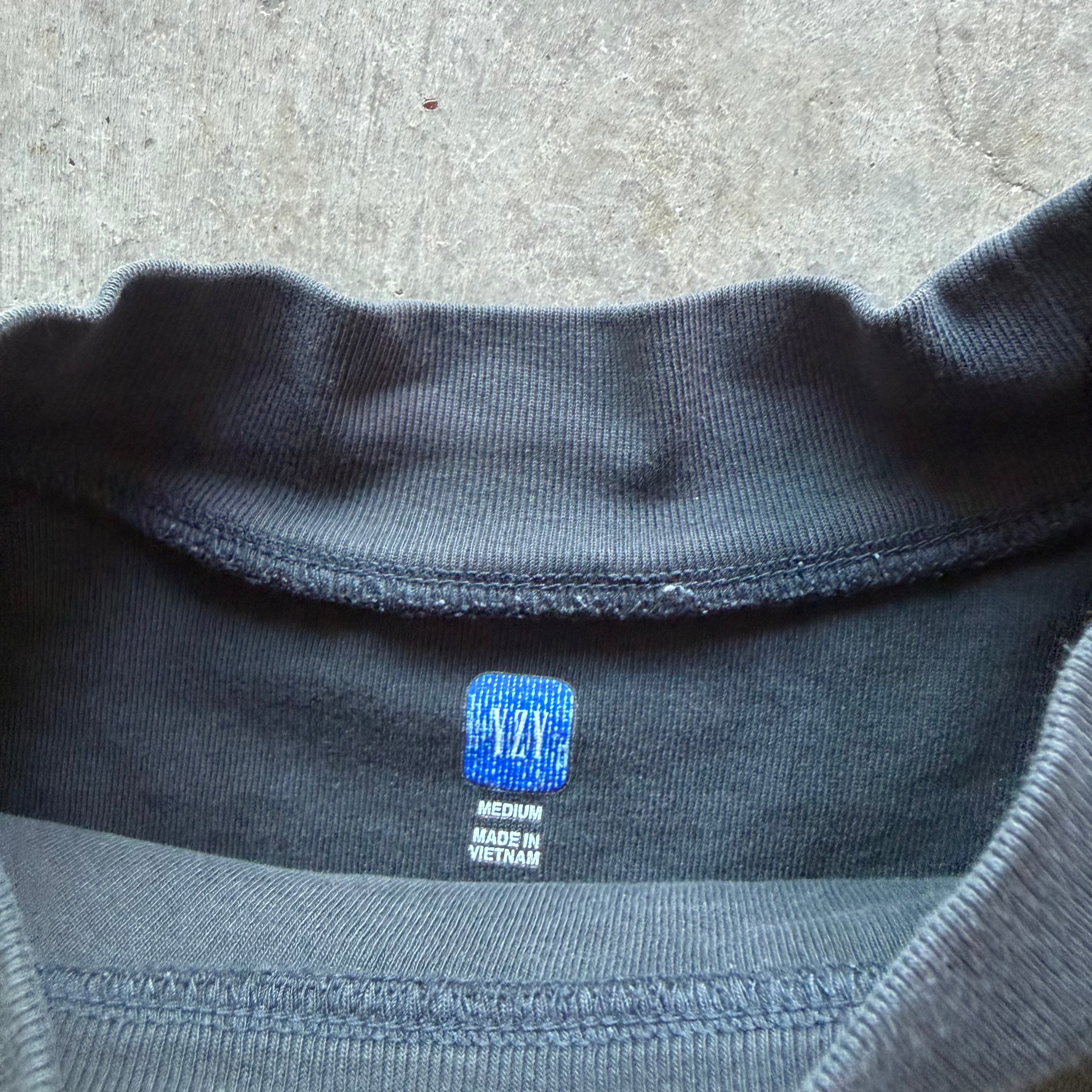 M Cropped Yeezy Dove Tee