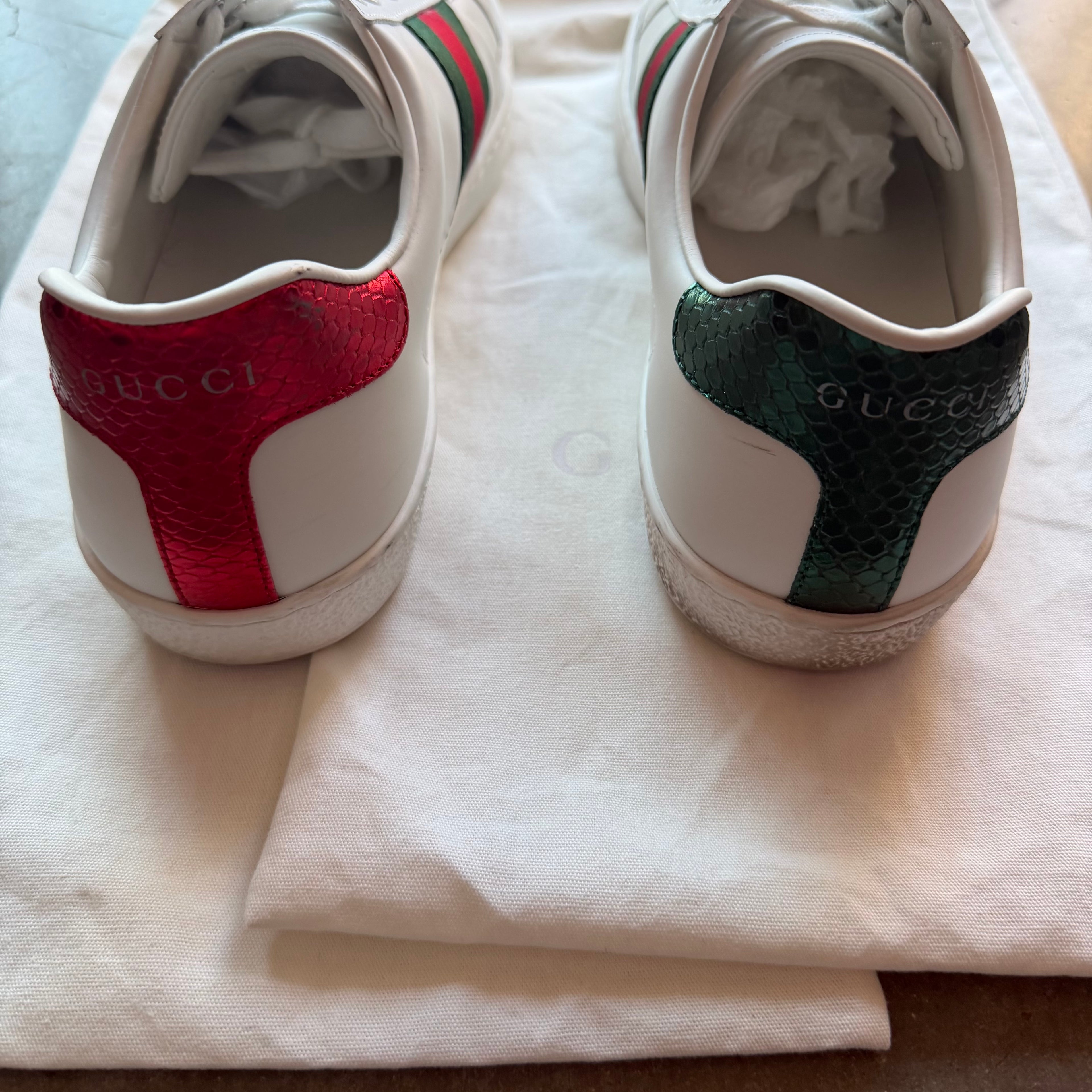 8.5 Used Gucci Ace Embroidered Bee