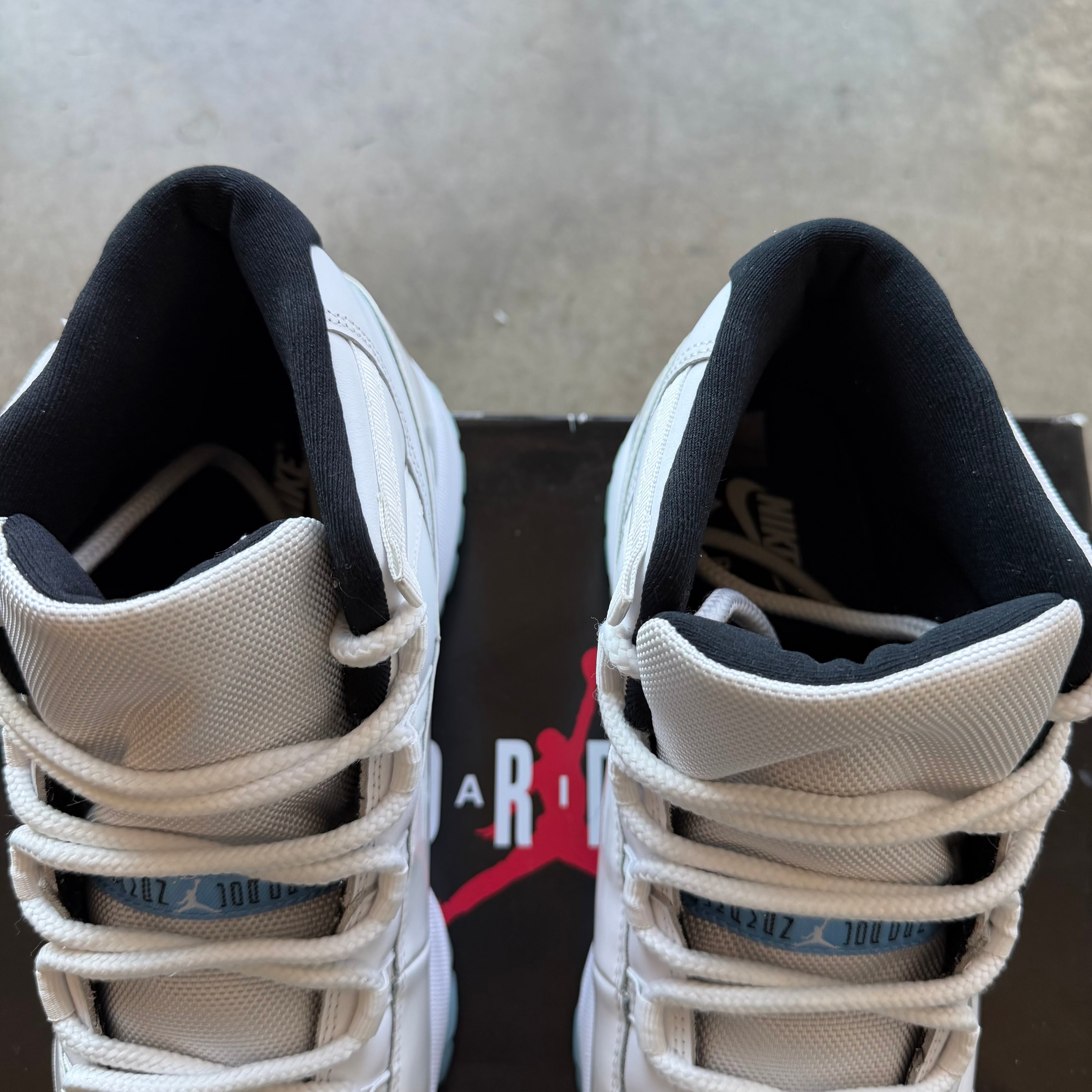 11 Used Jordan 11 Legend Blue