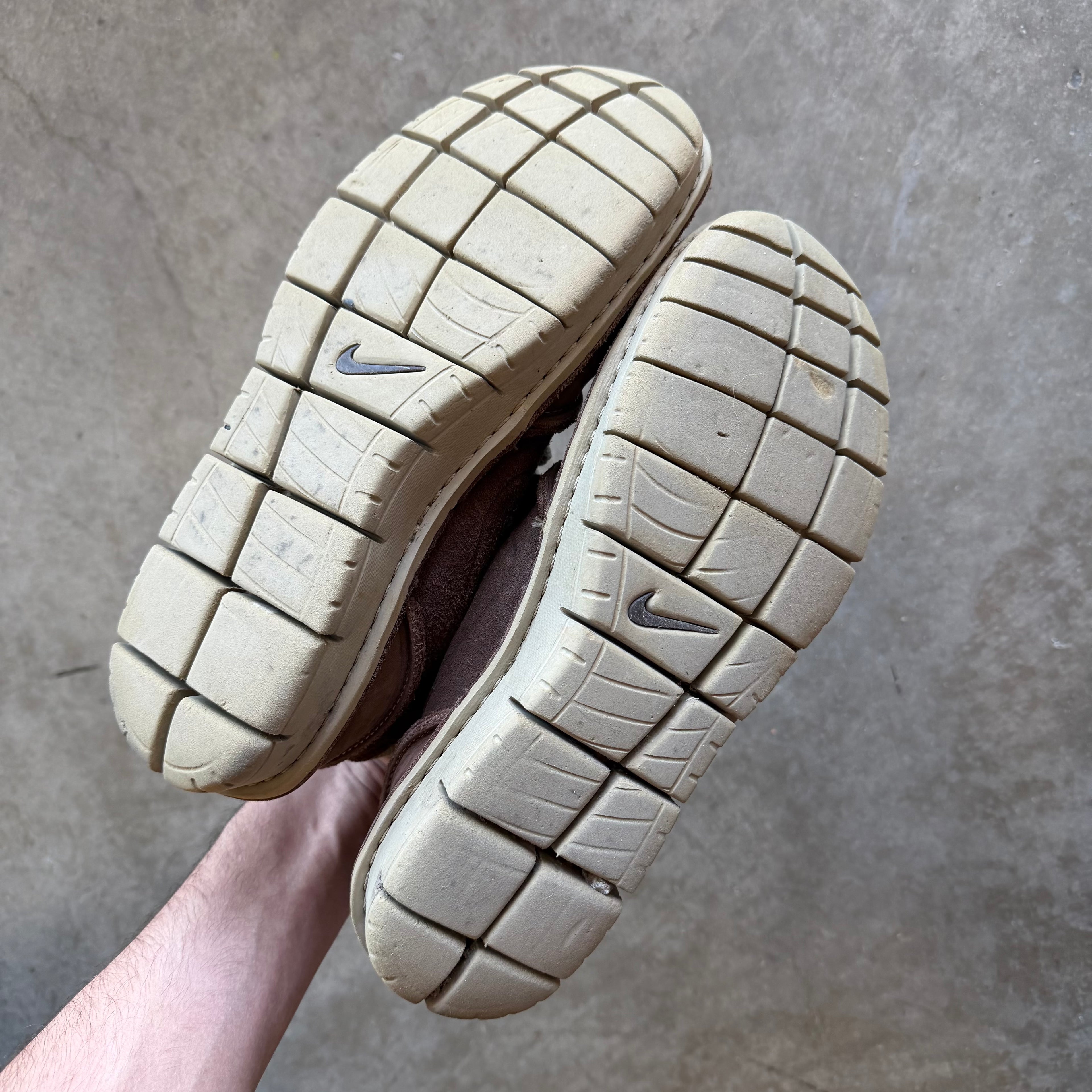 10.5 Used Nike Considered BB Mid 2006