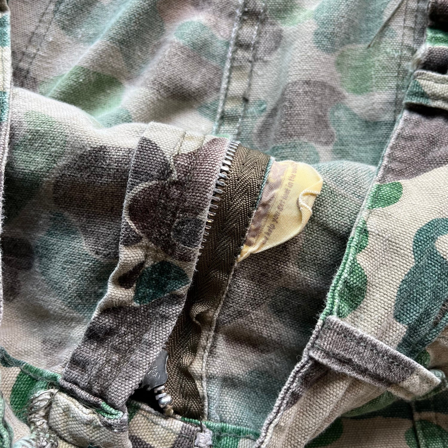 32x28 90s Camo Pants