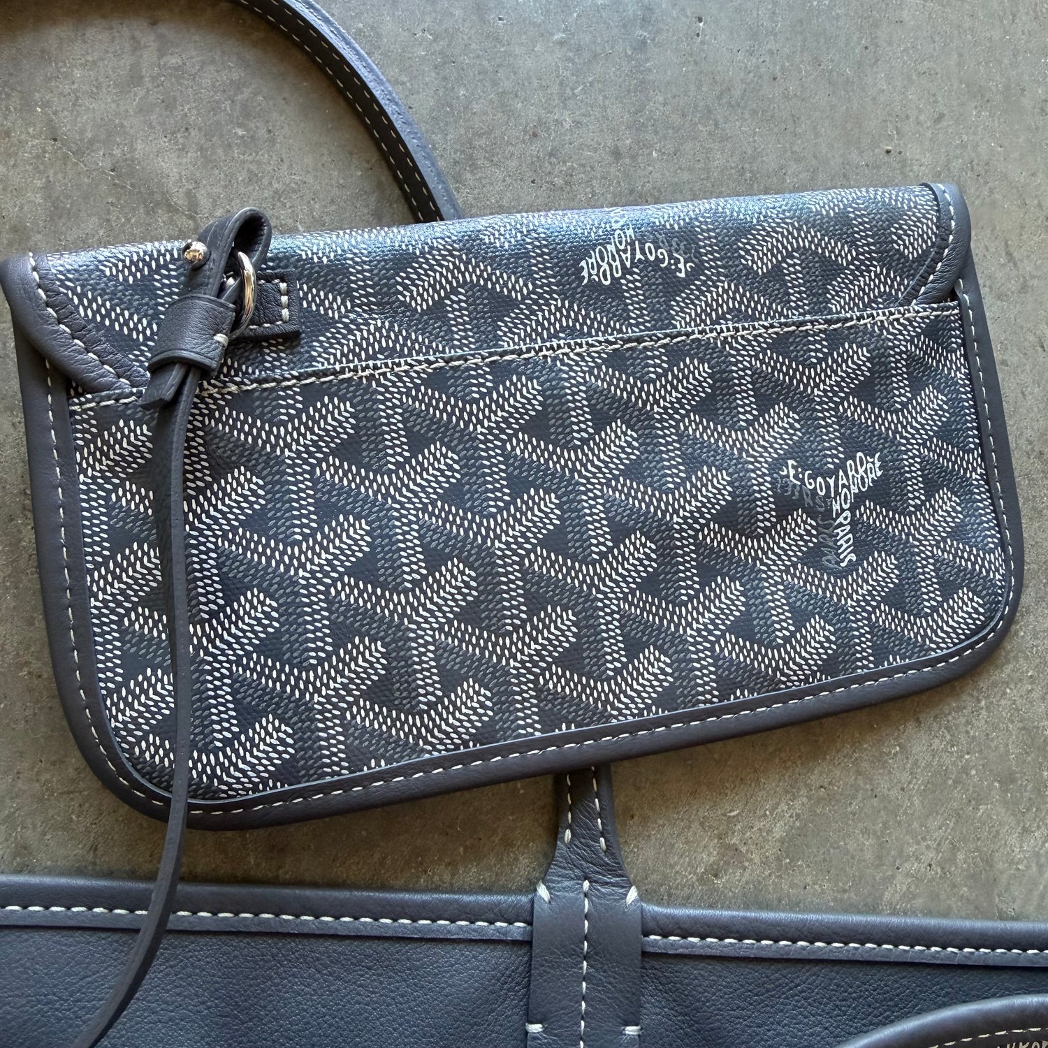 Goyard Anjou Reversible GM Grey