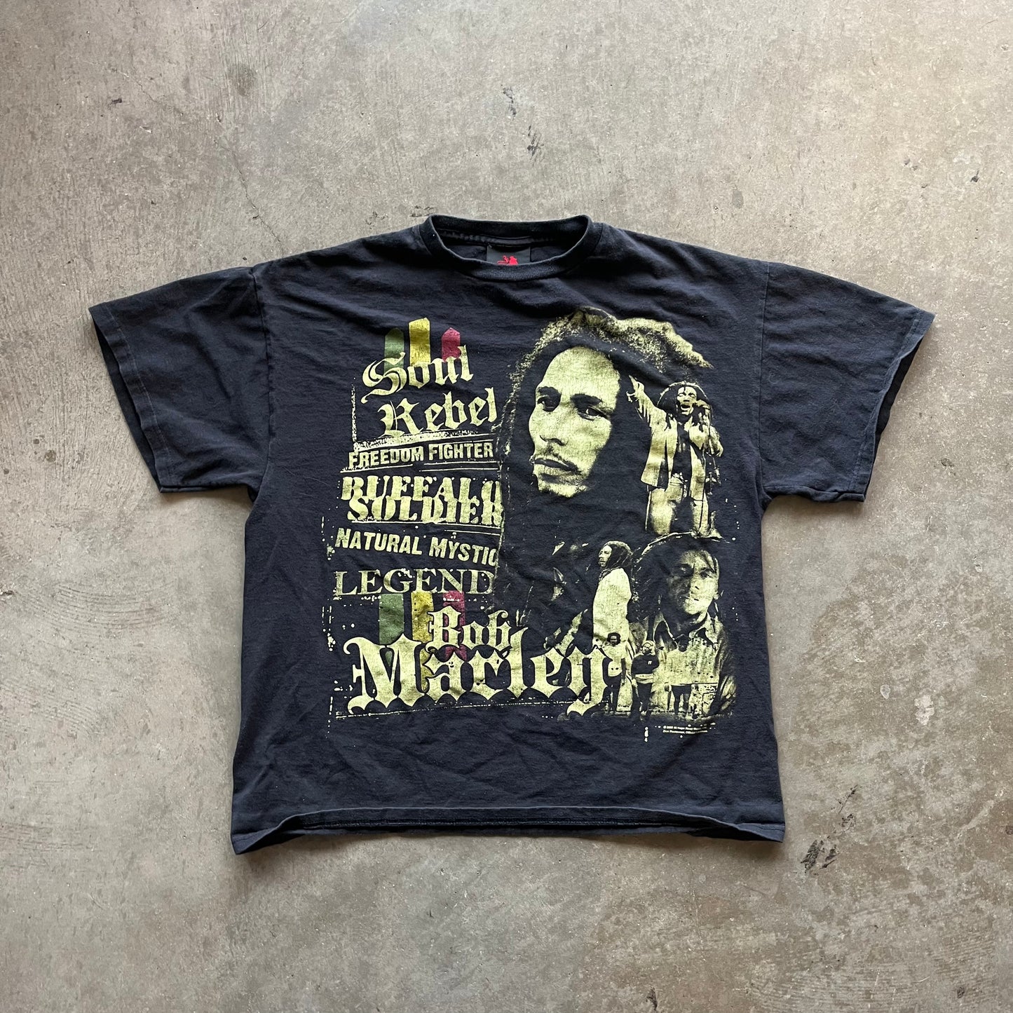 L 08 Bob Marley Tee