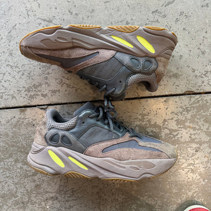 11 Used Yeezy 700 Mauve