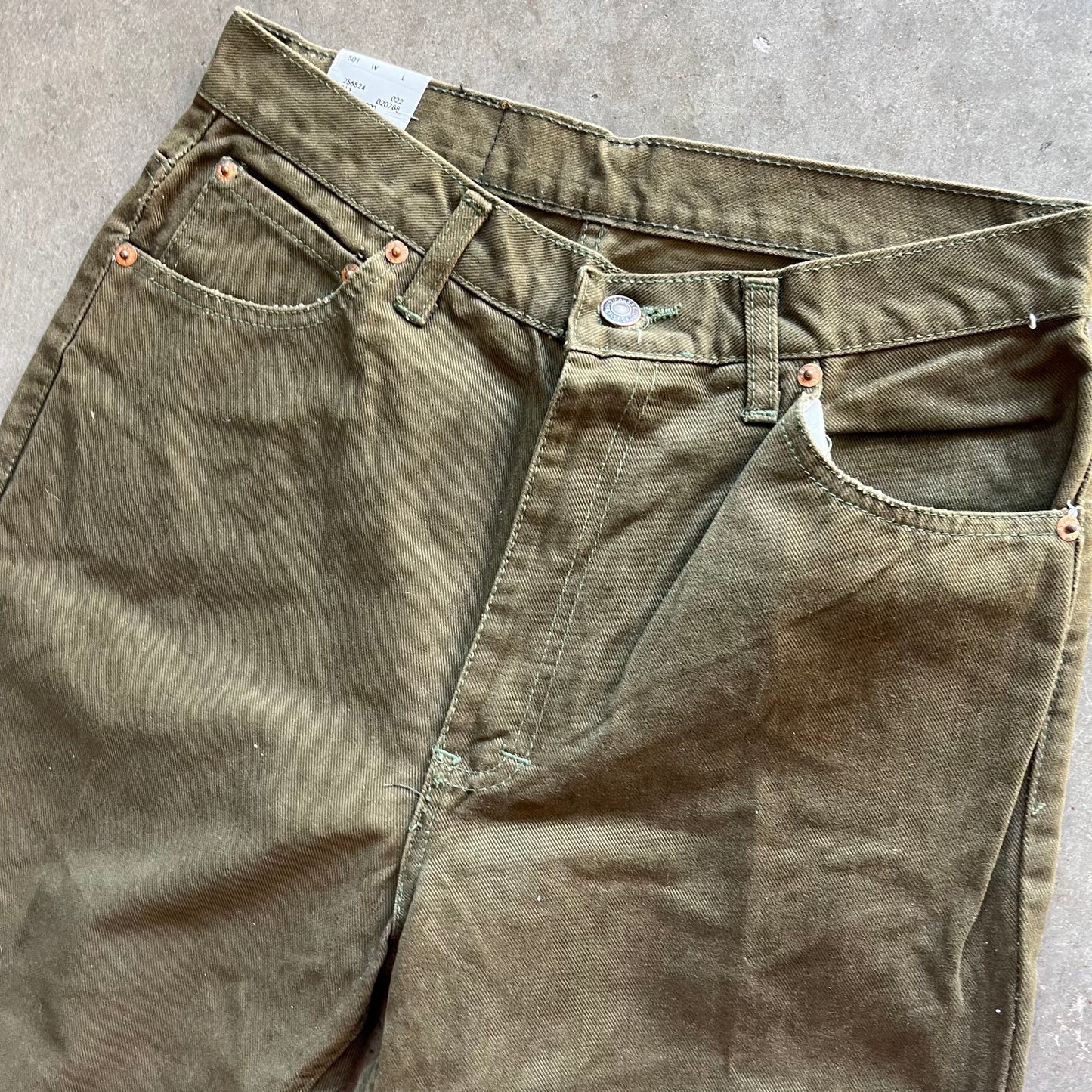 28x32 90s Levis 501s