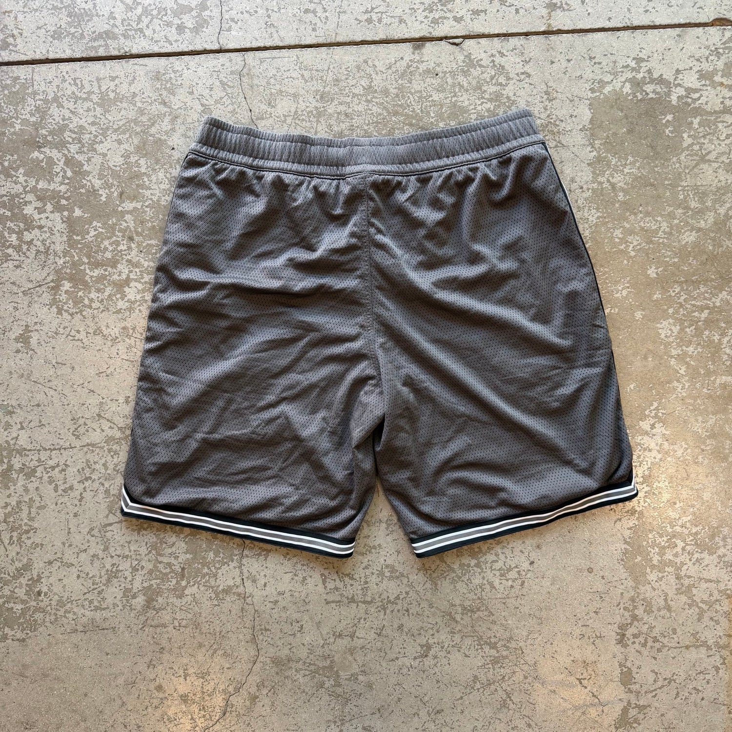 L 00s Nike Athletic Shorts
