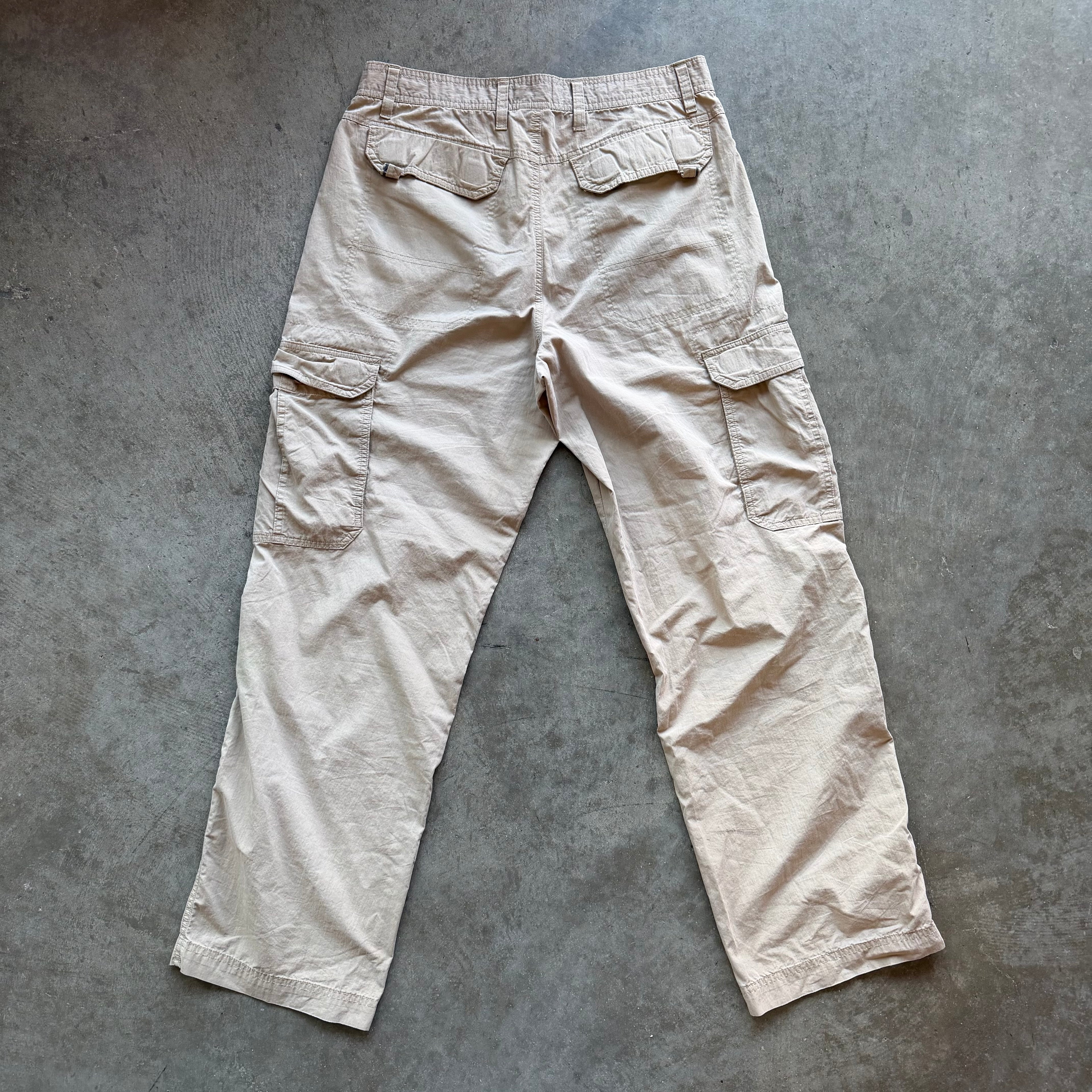 32x30 00s Nike ACG Cargo Pants