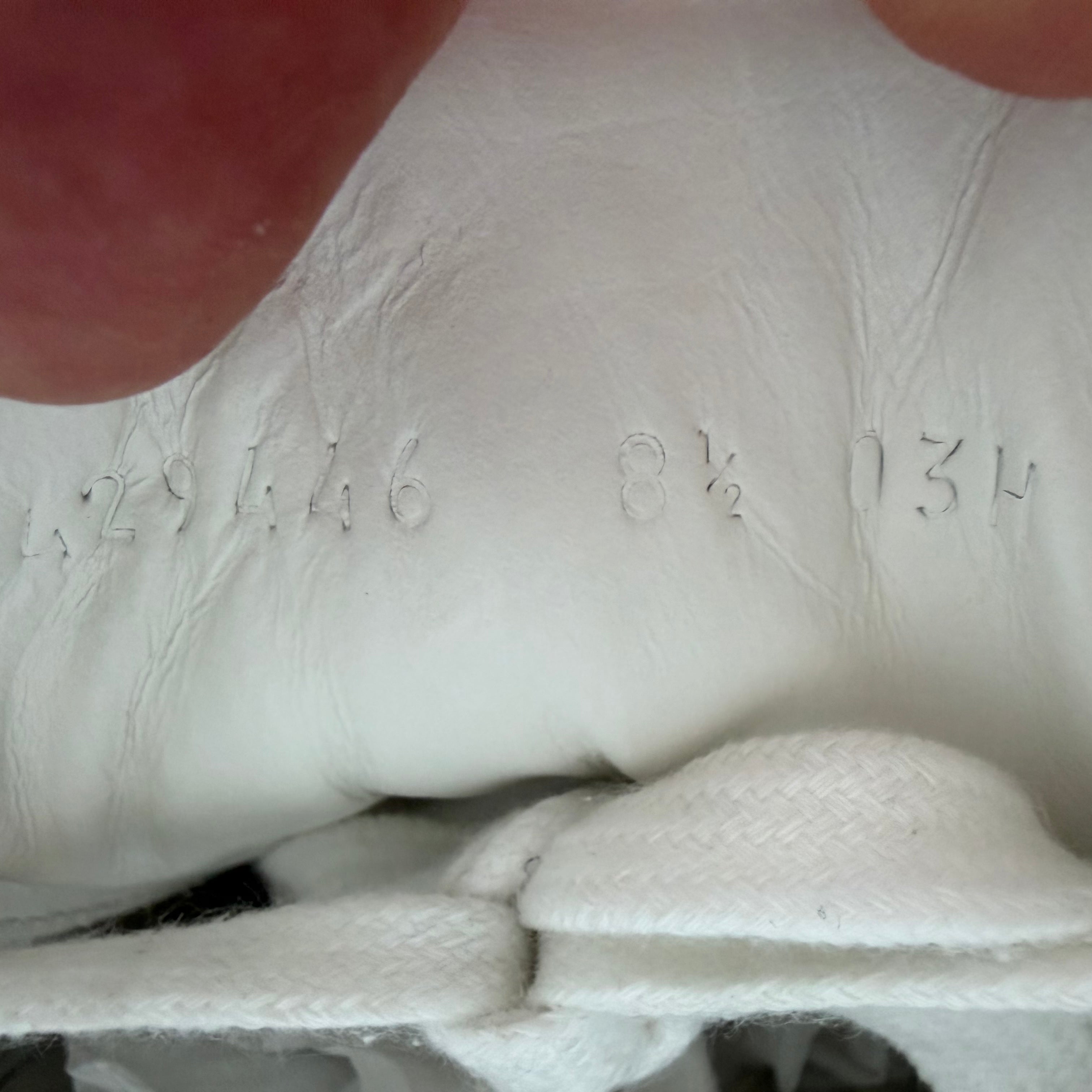 8.5 Used Gucci Ace Embroidered Bee