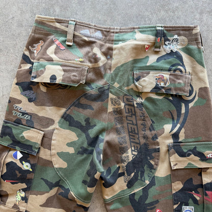 33x32 2019 Vetements Sticker Camo Pants