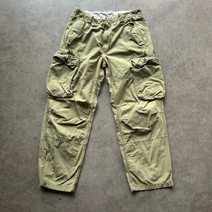 33x30 00s Gap Cargo Pants