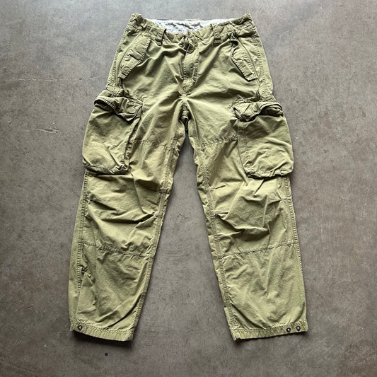 33x30 00s Gap Cargo Pants