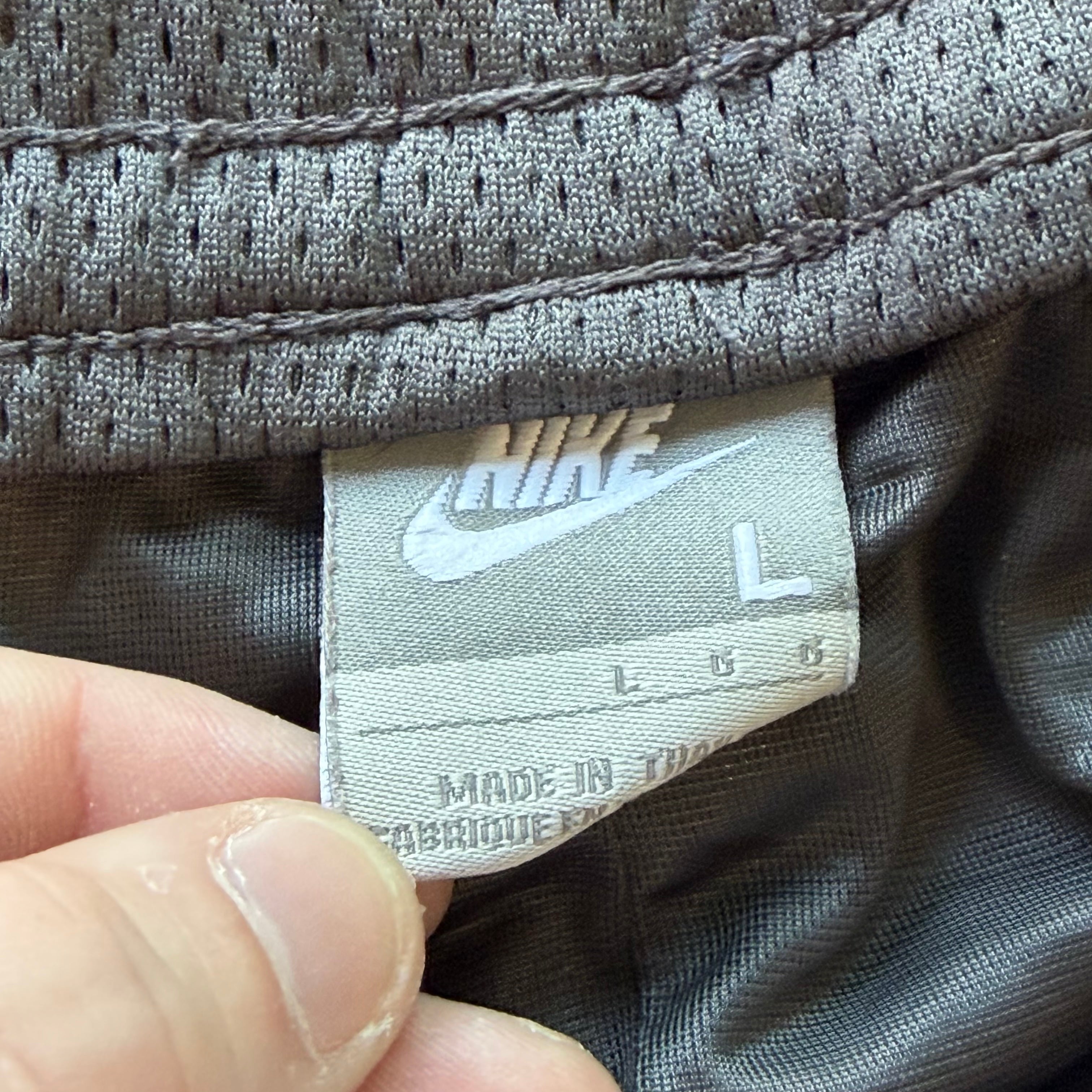 L 00s Nike Athletic Shorts