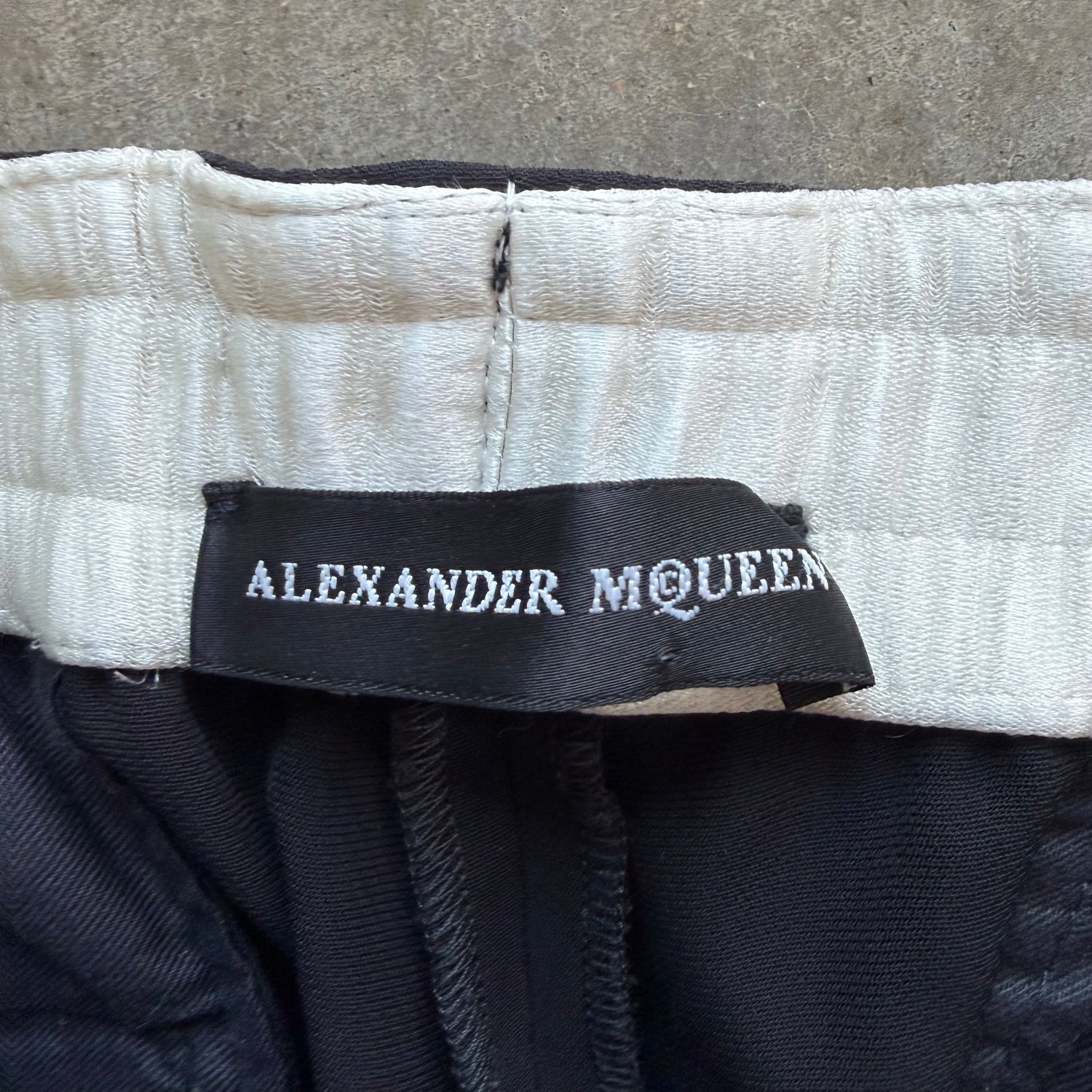 32x25 Alexander McQueen Capri Pants