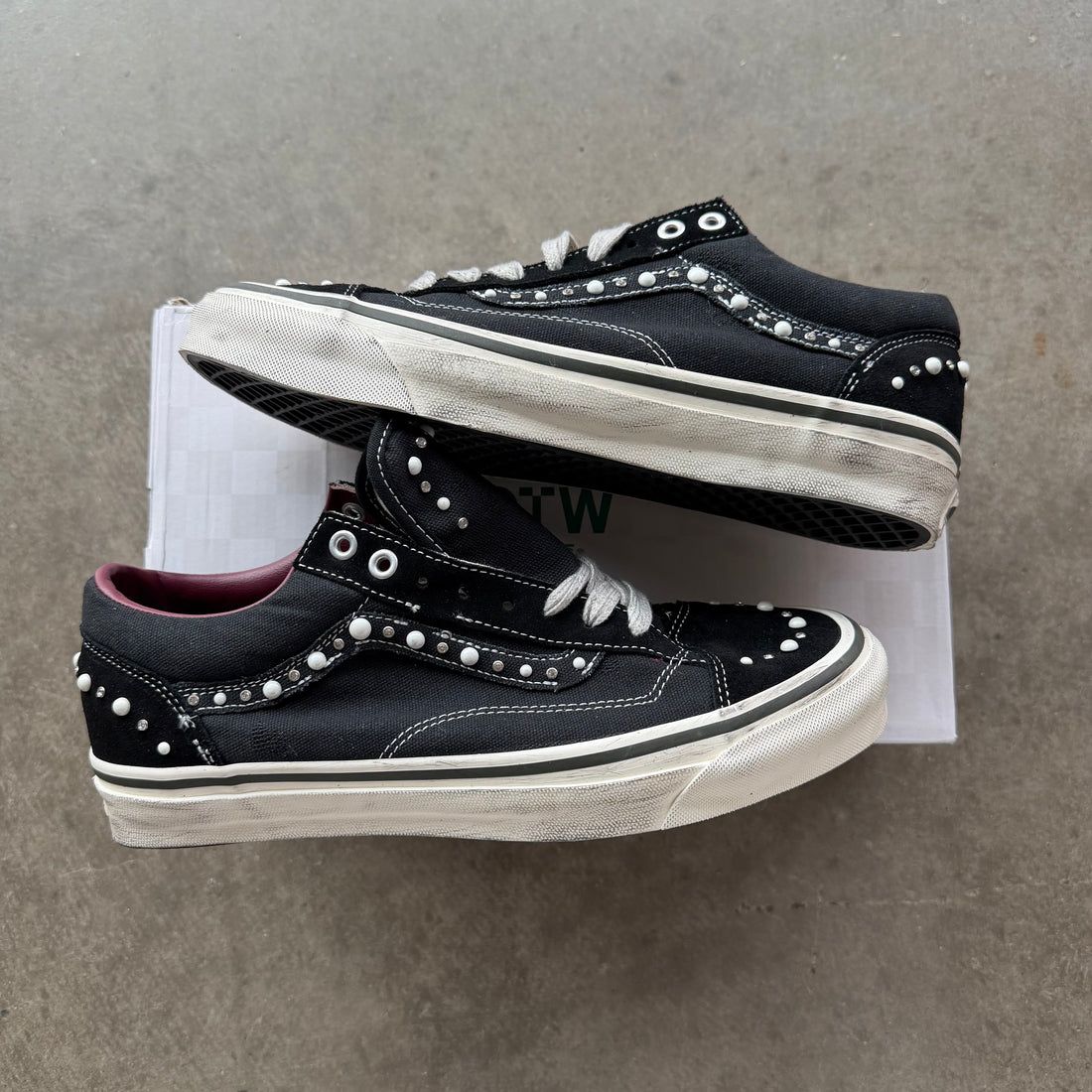 10 Vans Pearlized Black