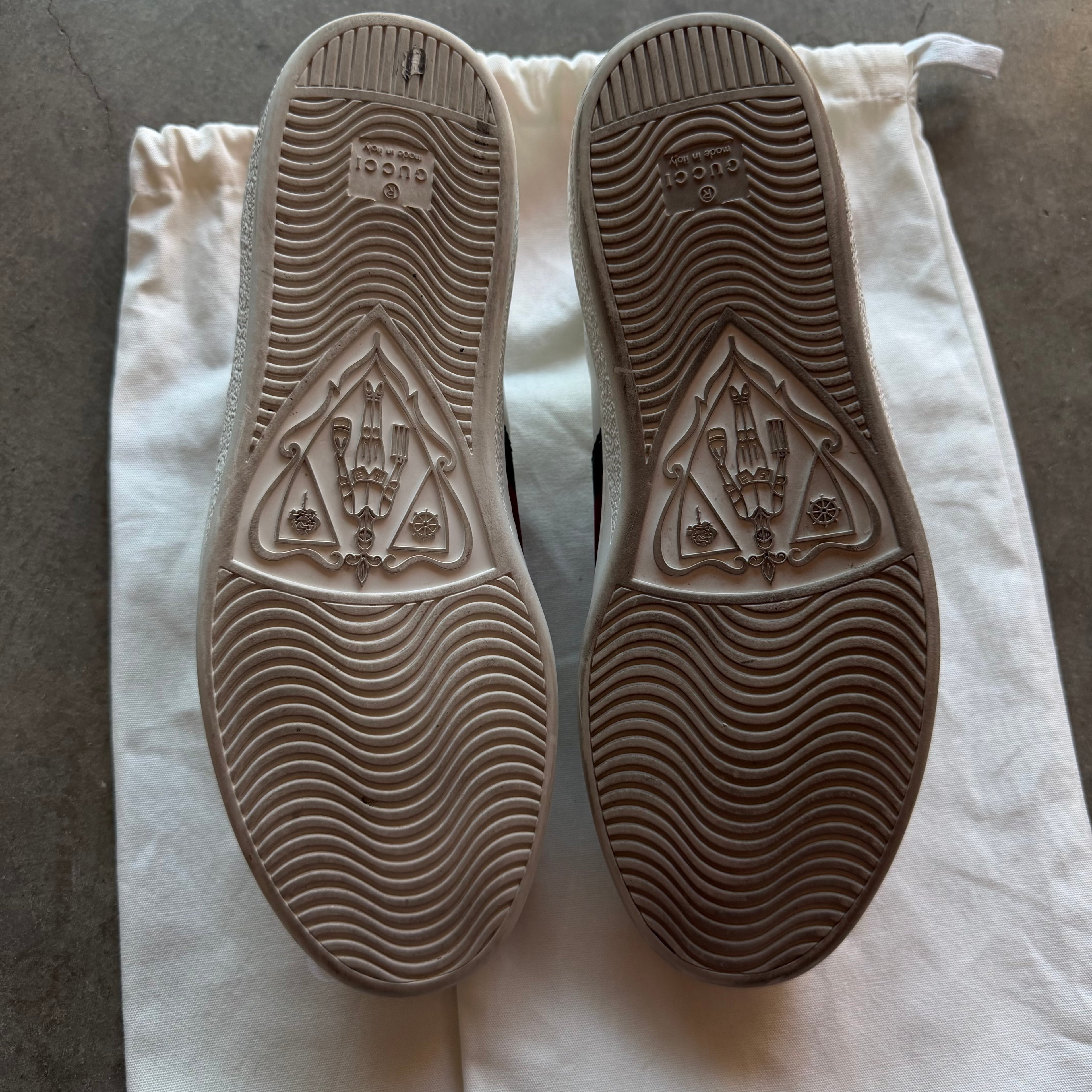 8.5 Used Gucci Ace Embroidered Bee