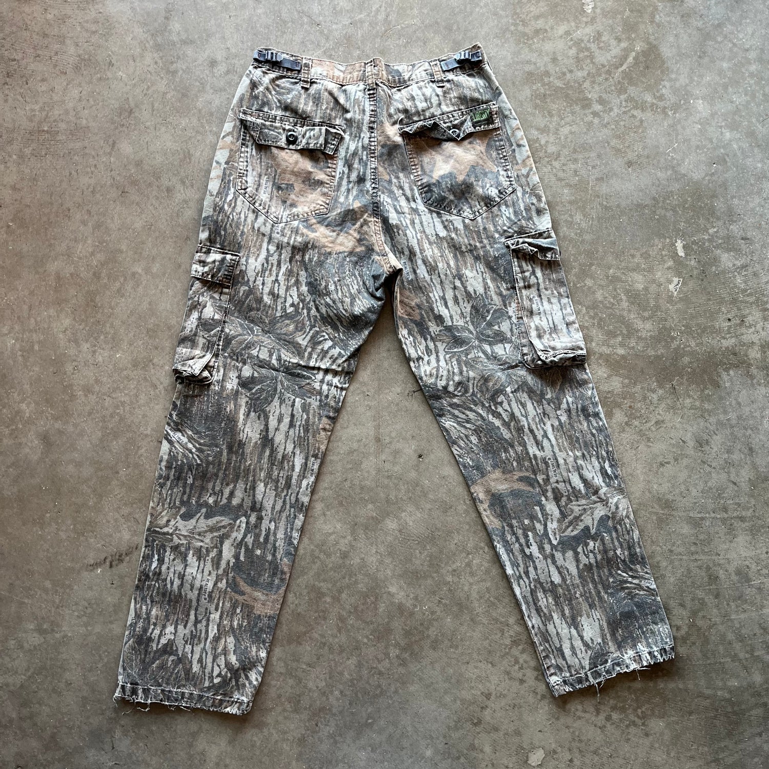 32x32 00s Real Tree Camo Pants