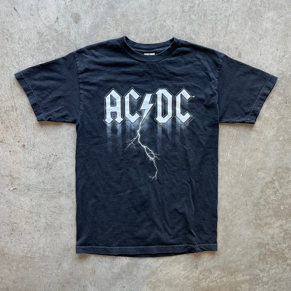 M 04 AC/DC Tee