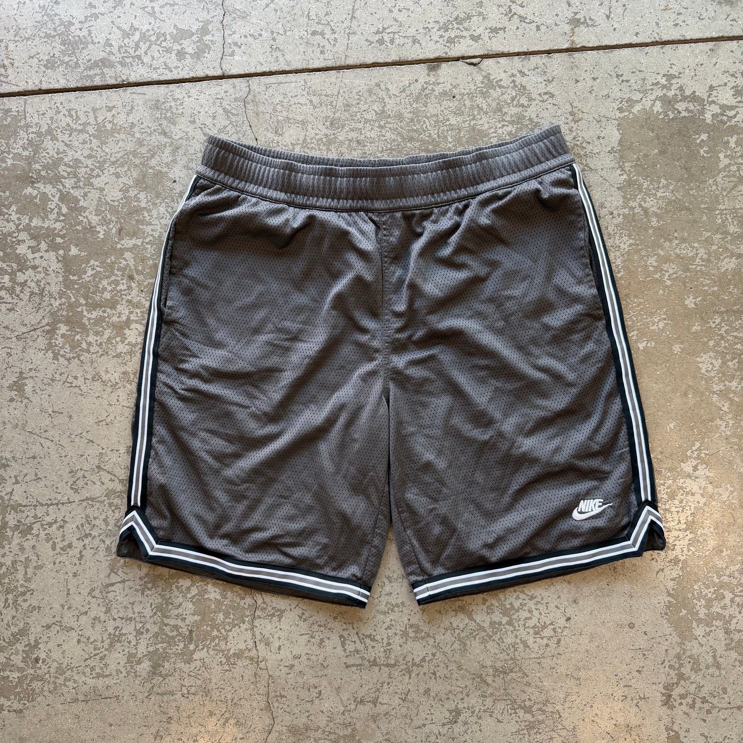 L 00s Nike Athletic Shorts