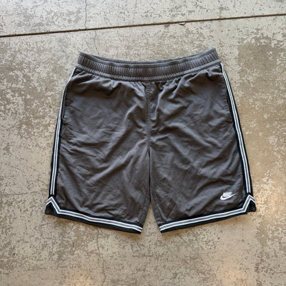 L 00s Nike Athletic Shorts