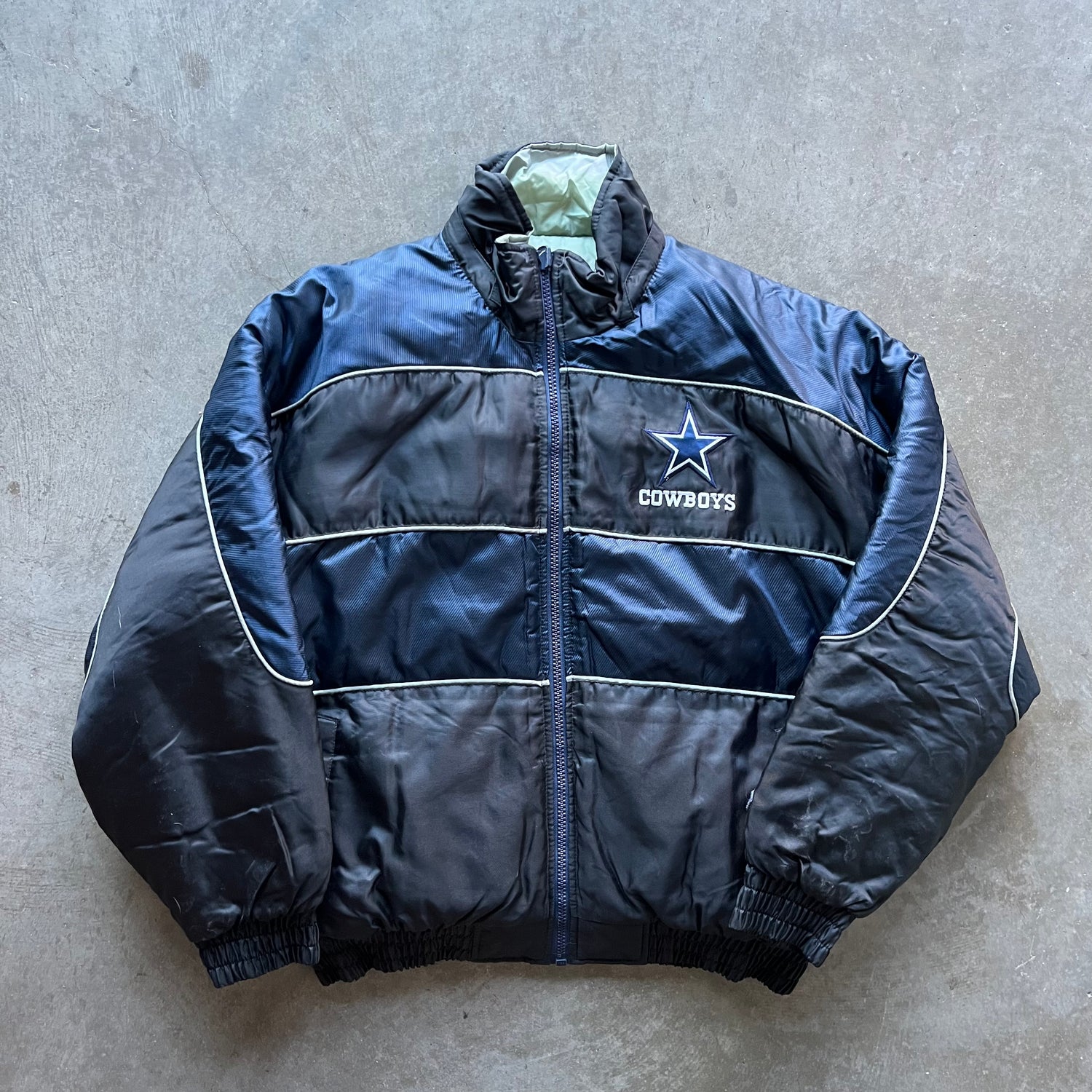 L 90s Cowboys Spellout Puffer