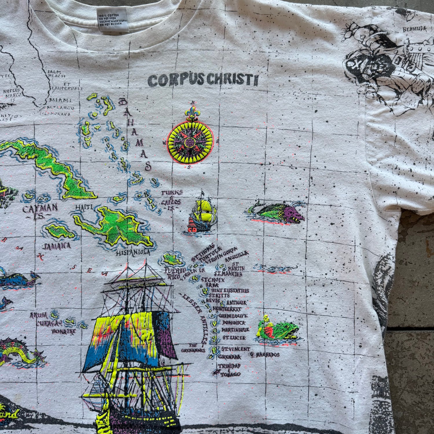 XL 90s Island AOP Tee