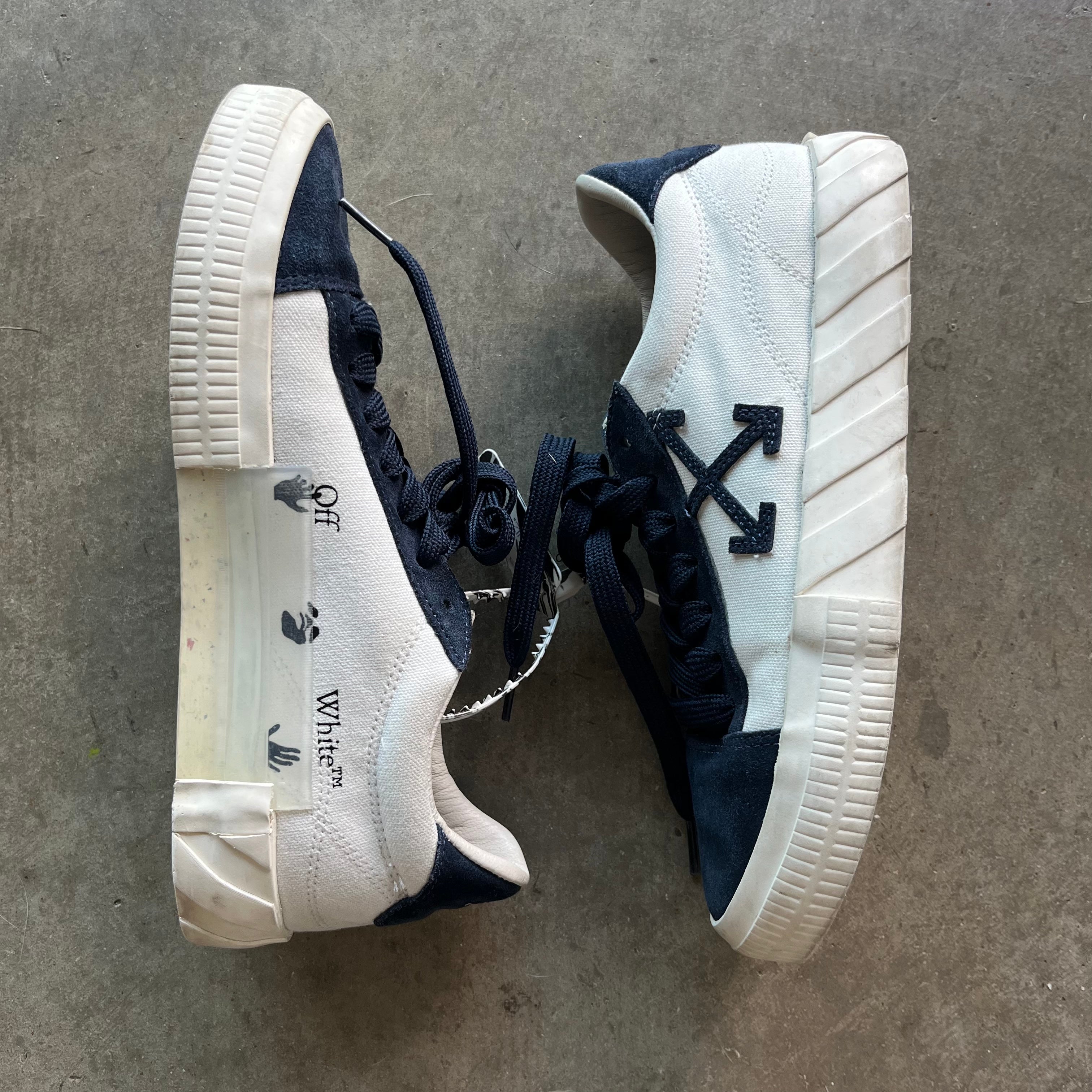 8.5 Used Off White Low Navy Blue