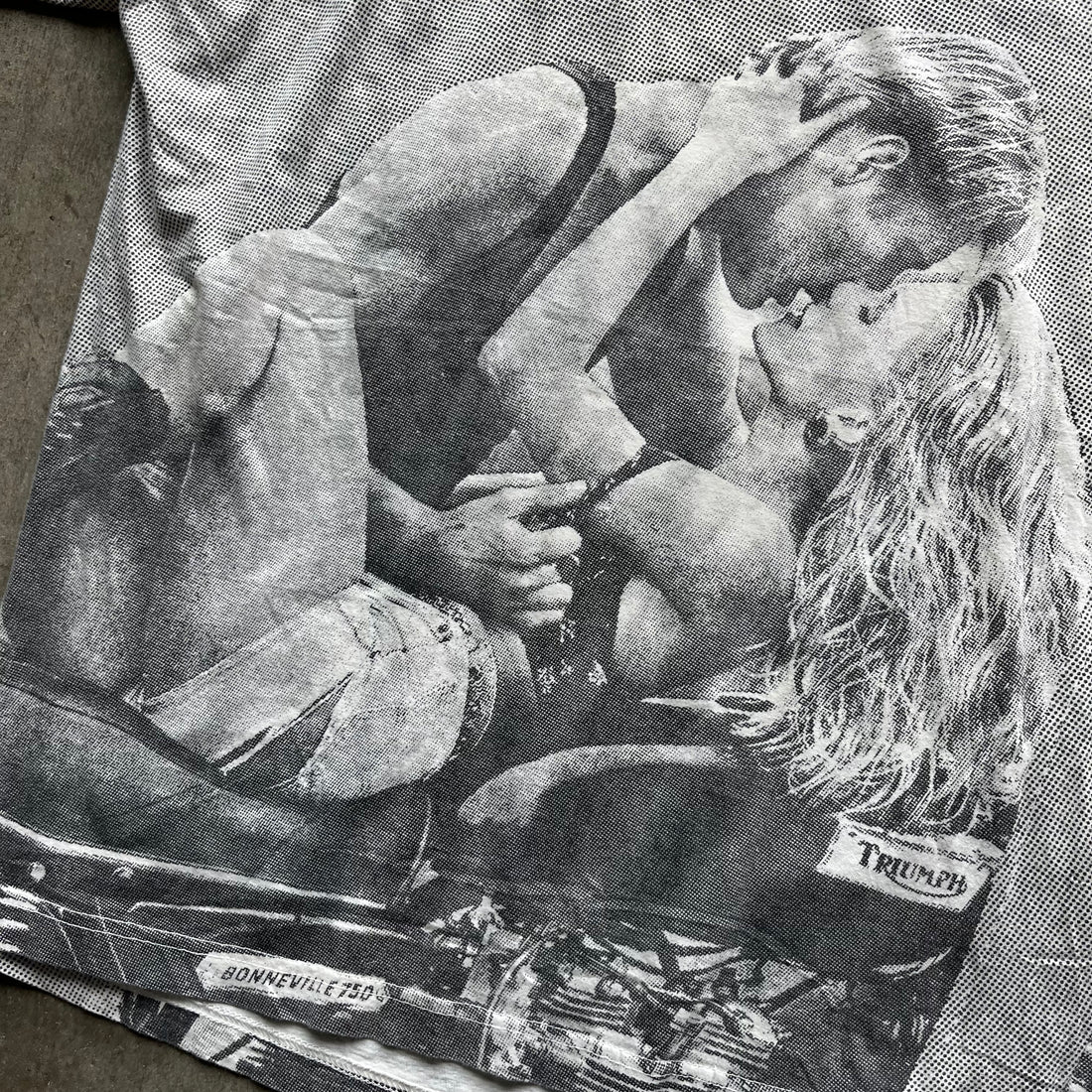 XL 90s Triumph AOP Kissing Tee