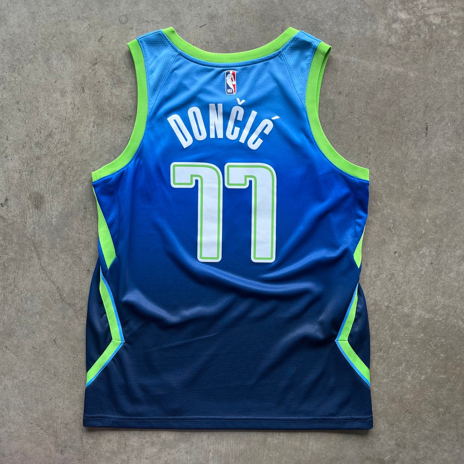 L Luka Doncic City Edition Mavs Jersey