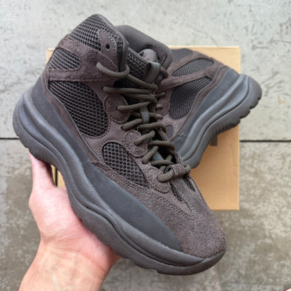 8 Used Yeezy DSRT Boot “Oil”