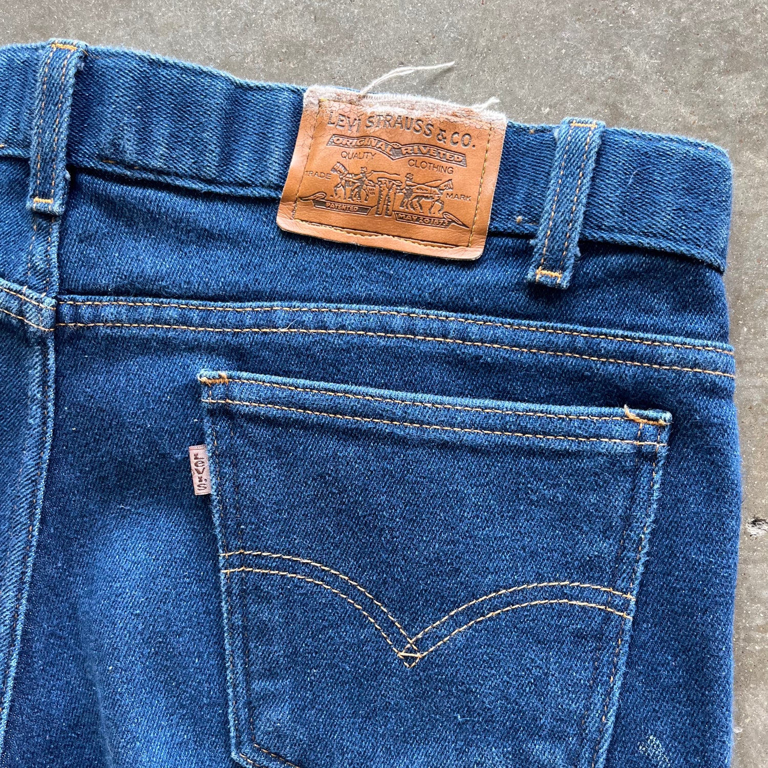 34x32 90s Brown tab Levis Jeans