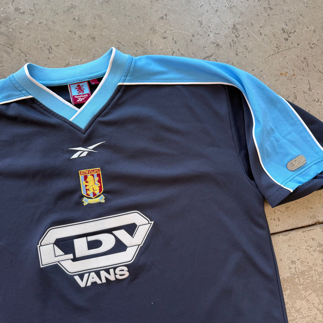 XL 99 Aston Villa Soccer Jersey