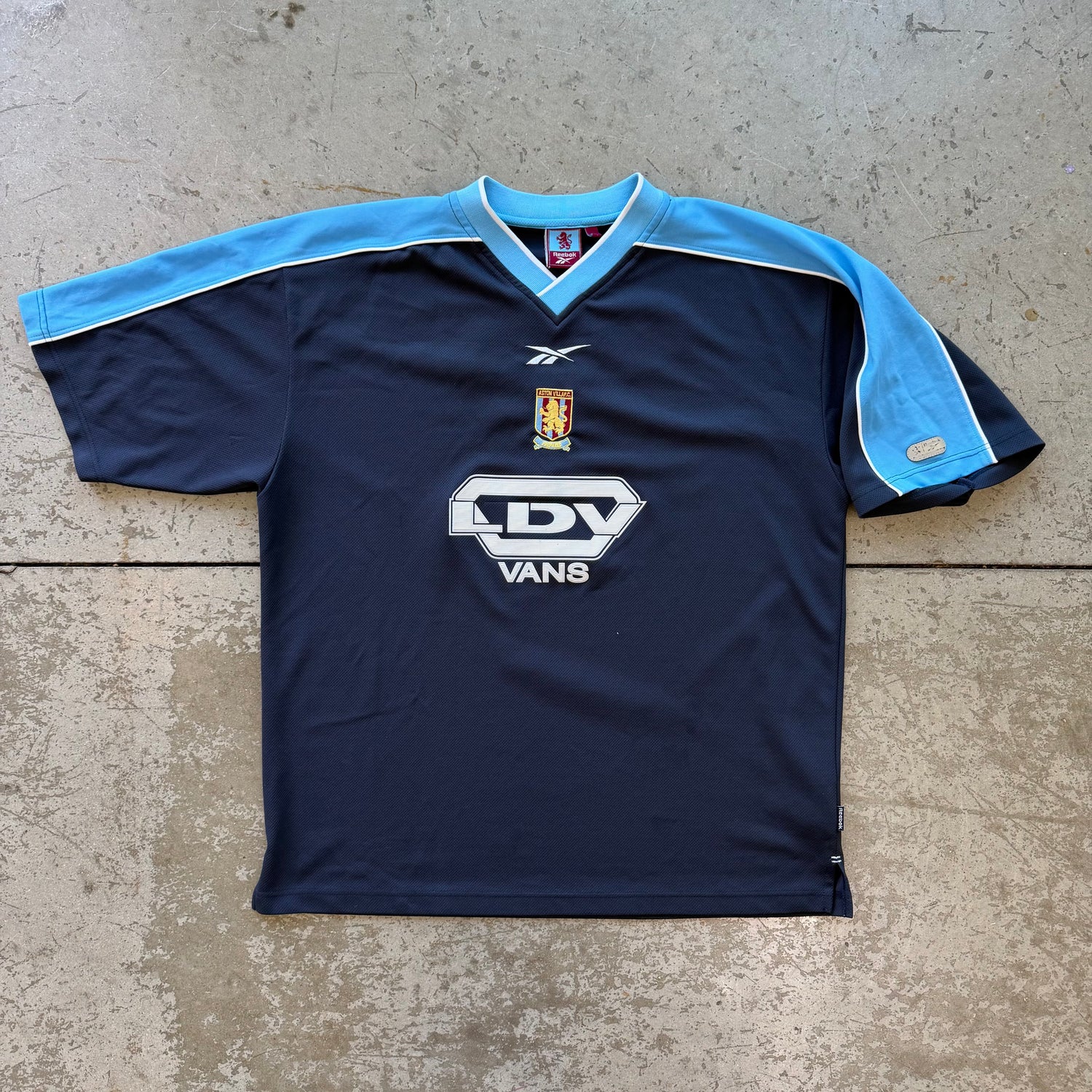 XL 99 Aston Villa Soccer Jersey