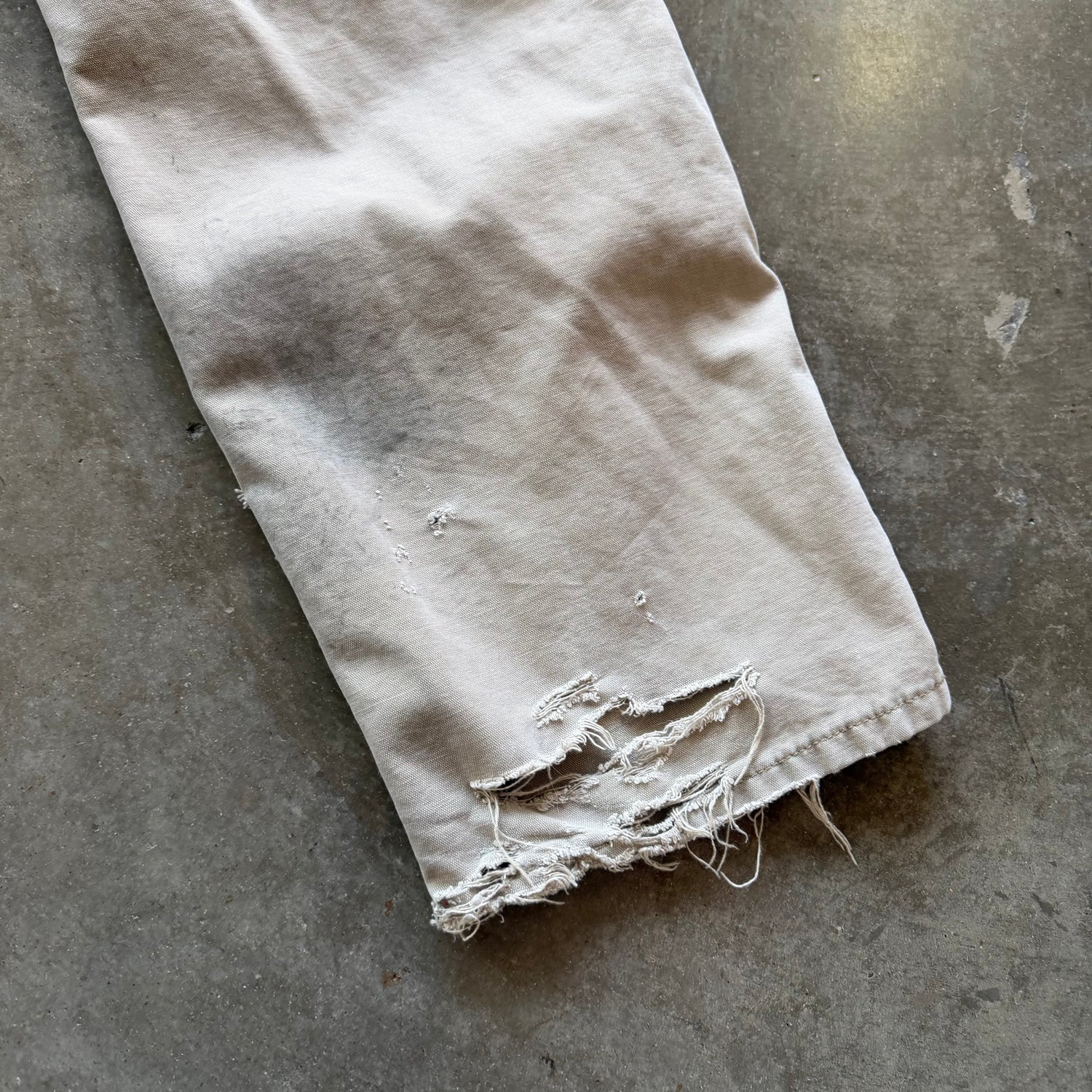 33x30 90s Thrashed Khaki Lee Pants