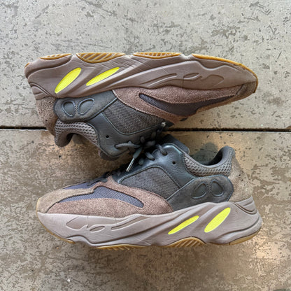 11 Used Yeezy 700 Mauve