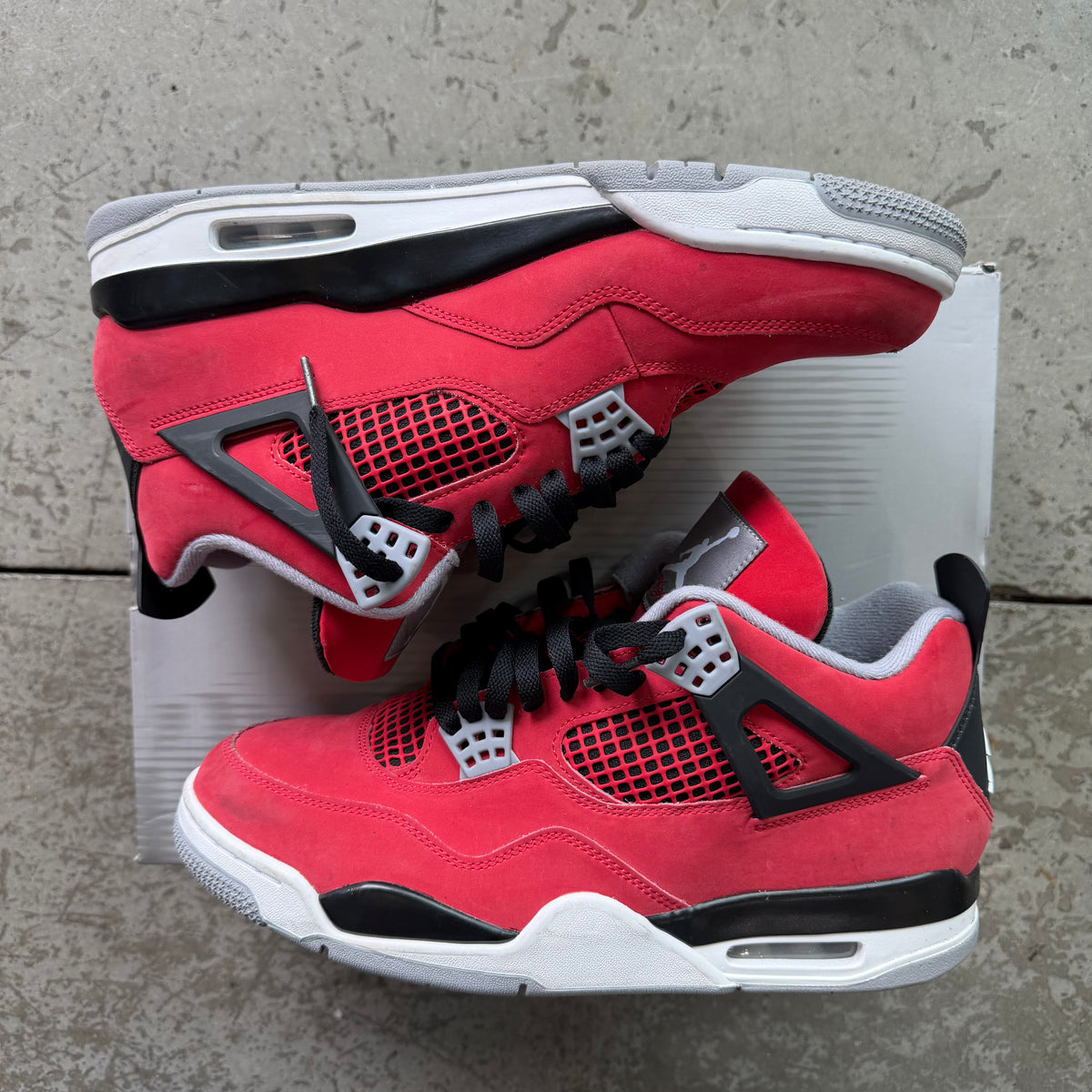 11 Used Jordan 4 Toro Bravo