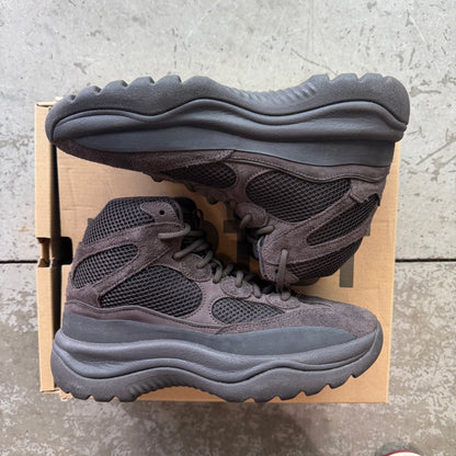 8 Used Yeezy DSRT Boot “Oil”