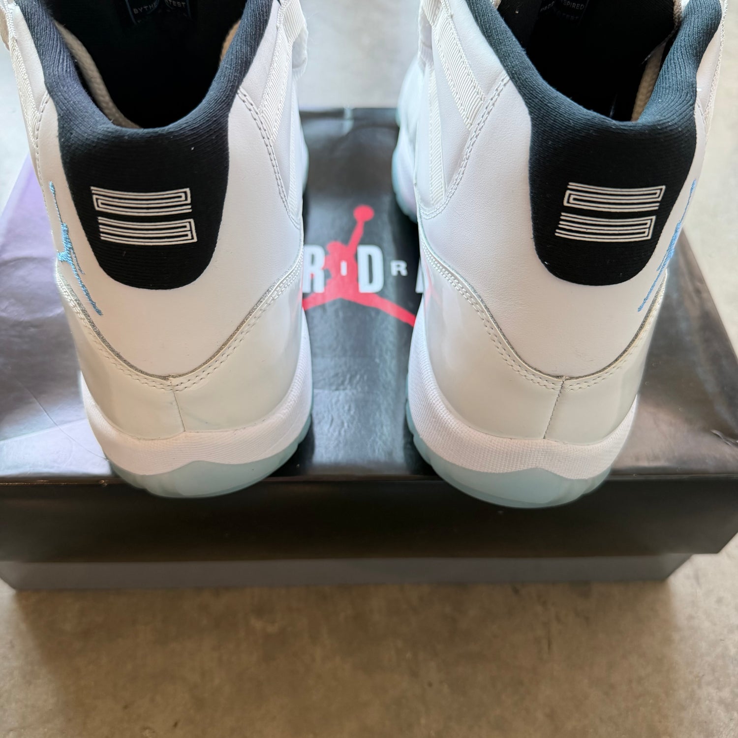 11 Used Jordan 11 Legend Blue