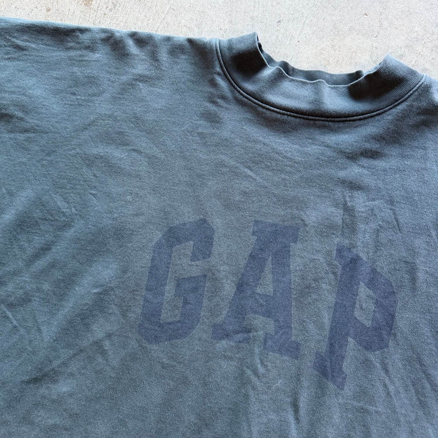 M Cropped Yeezy Dove Tee