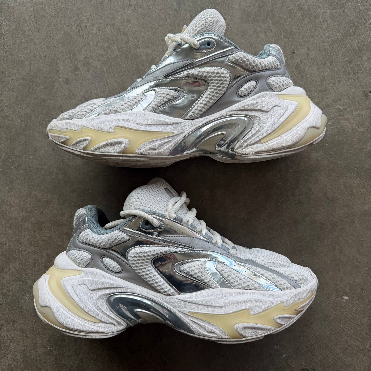 12 Various Zero Sneaker White