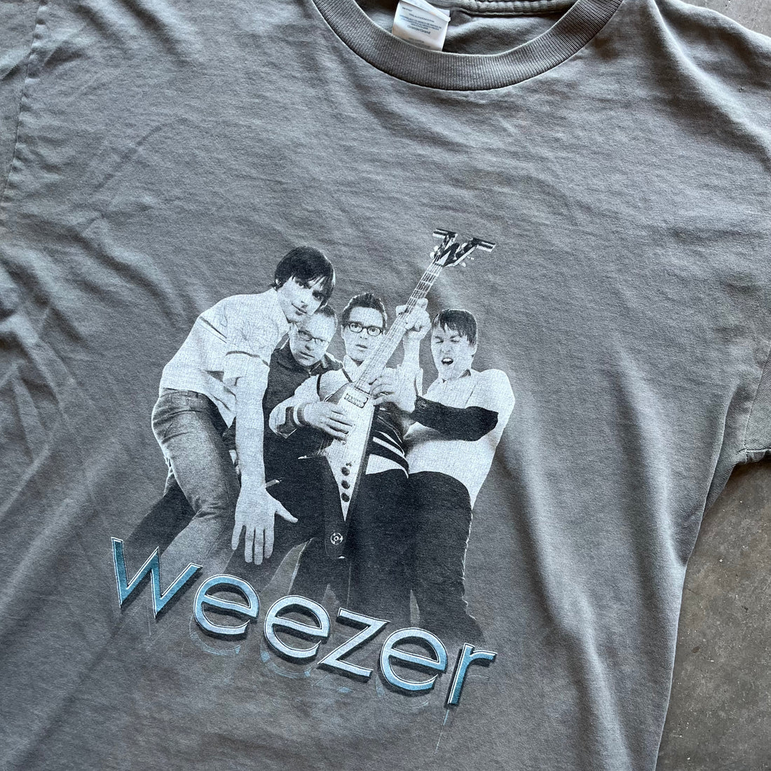 L 01 Weezer Tour Tee