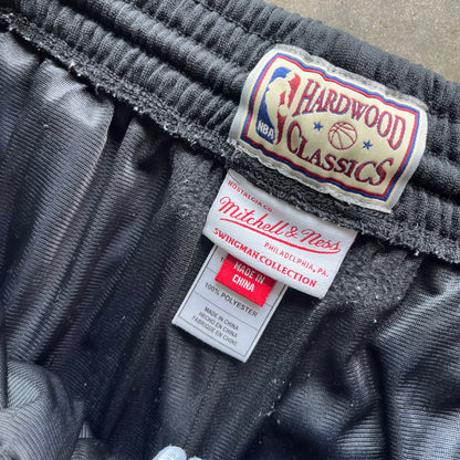 XXL Retro 76ers Shorts